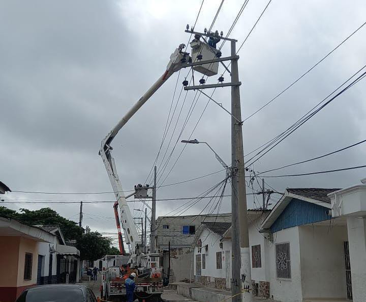 Modernizan redes eléctricas en sectores del barrio San Isidro