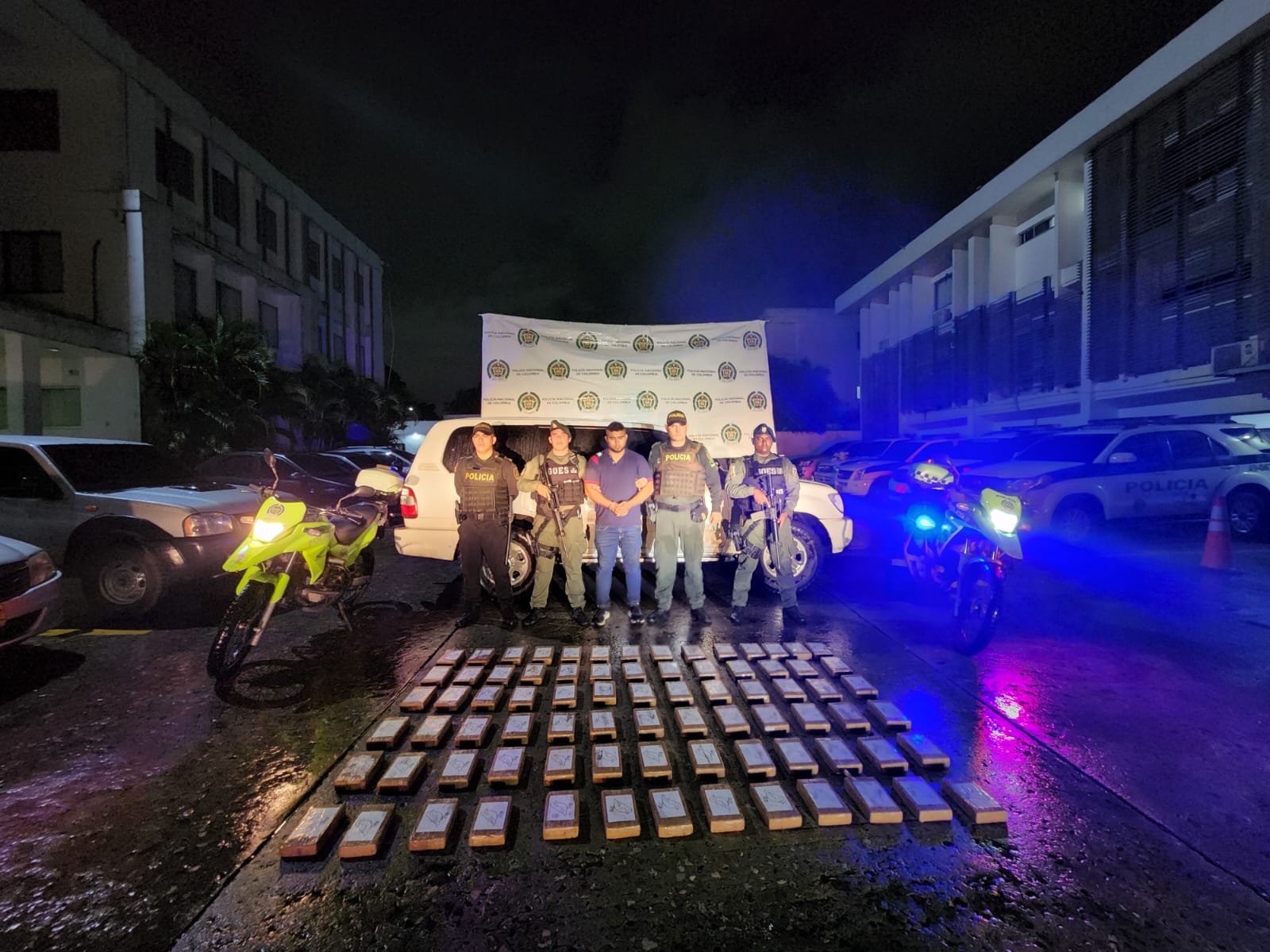 Lo sorprendieron transportando cocaína en una camioneta blindada