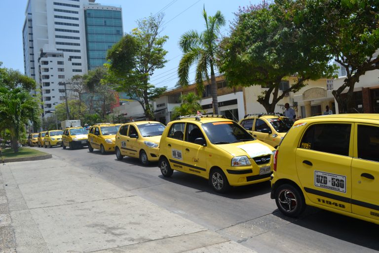 AMB propone gran mesa nacional para definir soluciones a los problemas planteados por taxistas