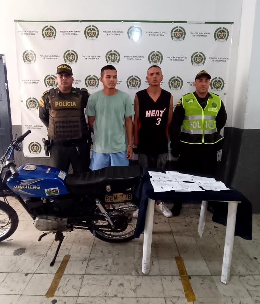 CAPTURADOS DOS PRESUNTOS EXTORSIONISTAS EN EL BARRIO LA PAZ DE BARRANQUILLA