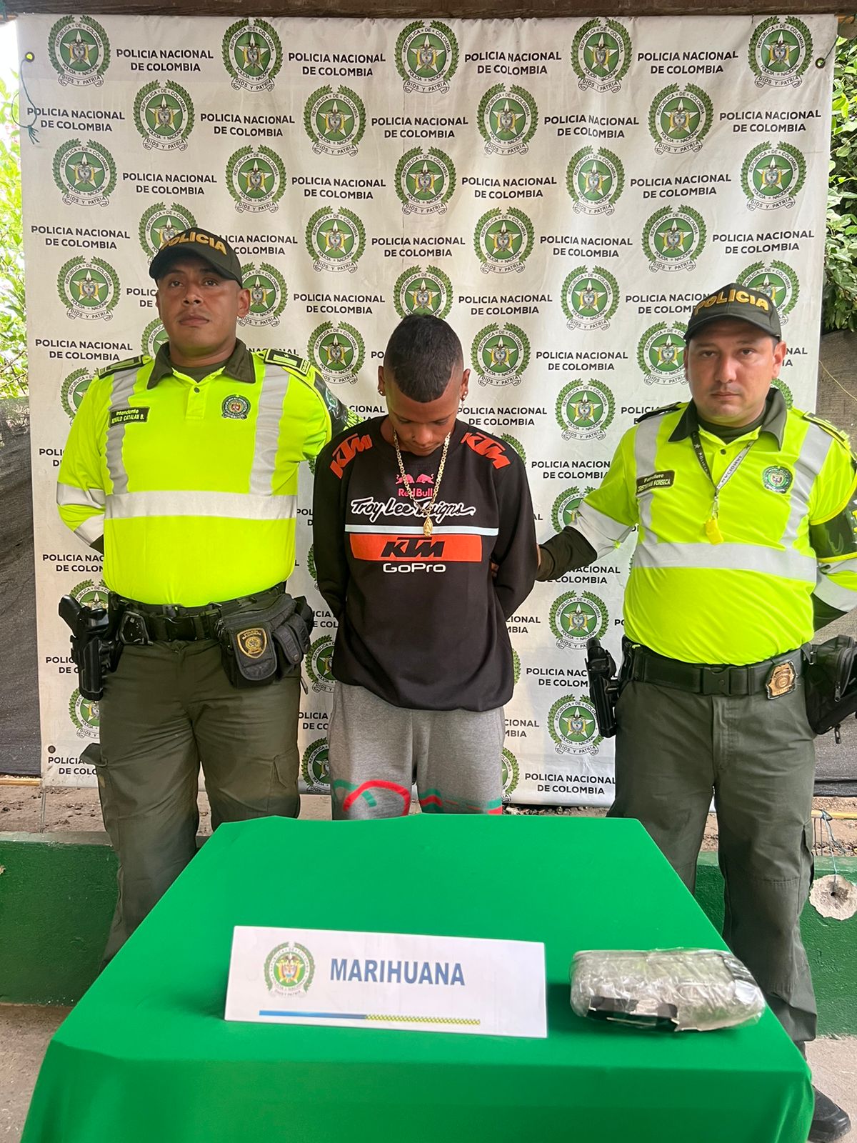 POLICÍA CAPTURA DOS PERSONAS EN VÍAS DEL DEPARTAMENTO DEL ATLÁNTICO