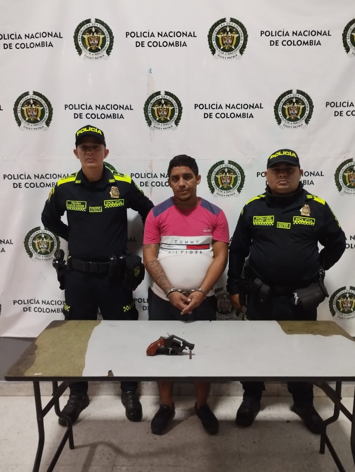 CAPTURARON UNA PERSONA CON UN ARMA DE FUEGO