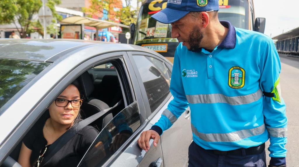 Transmetro y Tránsito de Soledad alertan sobre riesgos de invadir el carril solo bus