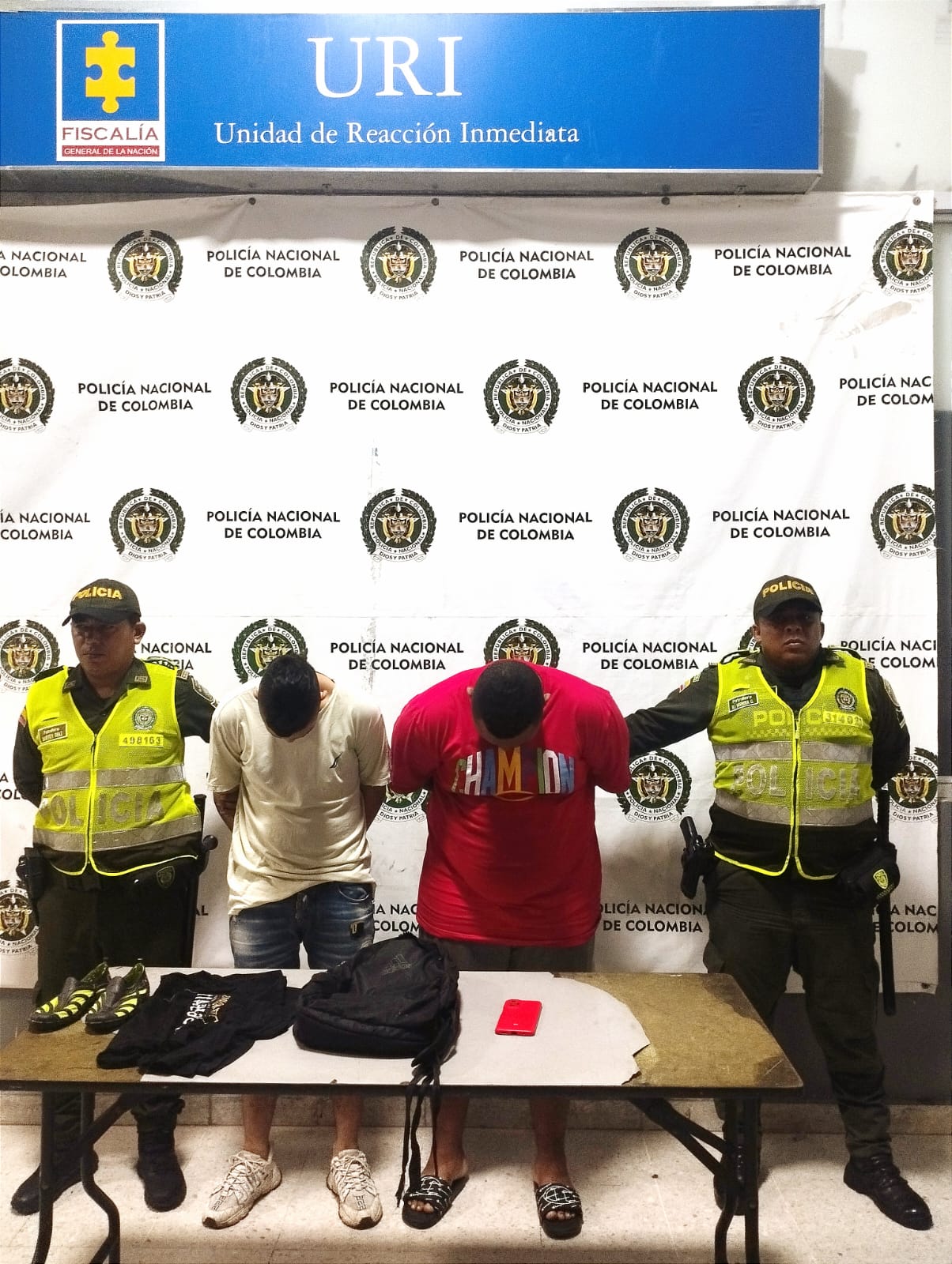 EN EL NORTE DE BARRANQUILLA DOS PRESUNTOS DELINCUENTES FUERON SORPRENDIDOS EN FLAGRANCIA POR HURTO