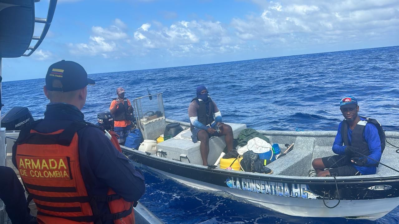 Tres pescadores artesanales fueron rescatados por la Armada de Colombia