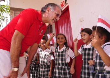 Gobernador Verano da la orden de no dejar a ningún niño por fuera del sistema escolar