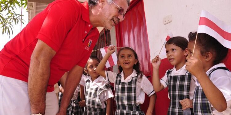 Gobernador Verano da la orden de no dejar a ningún niño por fuera del sistema escolar