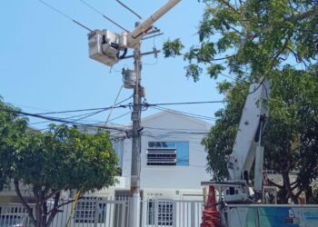 Air-e ejecuta labores de mantenimiento en sectores de San Roque y La Rivera en Soledad