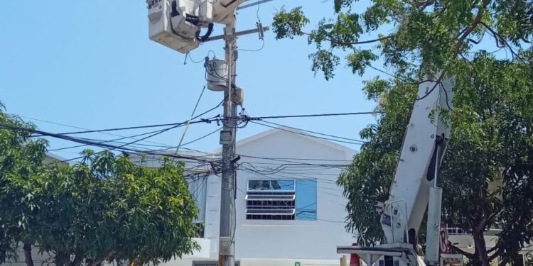 Air-e ejecuta labores de mantenimiento en sectores de San Roque y La Rivera en Soledad