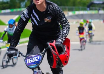 DANIELA PEDRAZA JOVEN VICTIMA DEL CONFLICTO QUE PARTICIPA POR SOLEDAD EN CAMPEONATO NACIONAL DE BMX EN MANIZALES