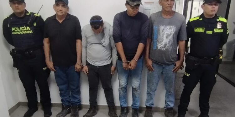 Cae banda que estaba manipulando redes eléctricas un sector en el barrio Manantial