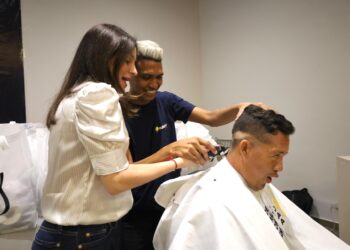 140 hombres se certifican en coctelería y barbería a través de cursos ‘De la mano con la primera