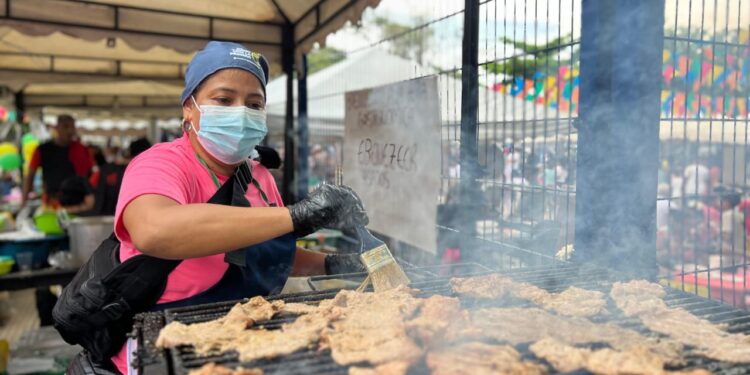 Exitosa segunda versión de la feria gastronómica #VamosPa’lBarrio en Ciudadela 20 de Julio