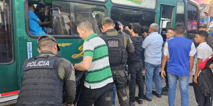 POLICÍA FORTALECE EL ‘PLAN RUTA SEGURA’ CON PARTICIPACIÓN DE CONDUCTORES DE BUSES