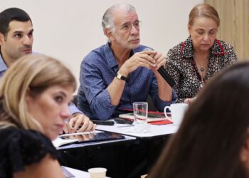 Gobernador Eduardo Verano y gremios evaluaron impacto de la valorización y la intervención de Air-e