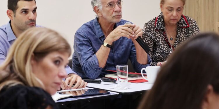 Gobernador Eduardo Verano y gremios evaluaron impacto de la valorización y la intervención de Air-e