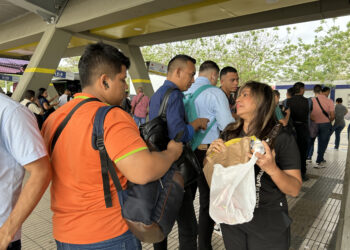 Distrito y Transmetro realizan pedagogía sobre el correcto manejo de residuos