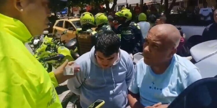 CAPTURADOS “LLAMAS PACHECO” Y “PEYO BAHOQUE” CON ARMA DE FUEGO Y 32 ANOTACIONES JUDICIALES