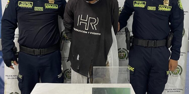 Policía Nacional captura en flagrancia a una persona por el delito Fabricación, tráfico o porte de armas de fuego