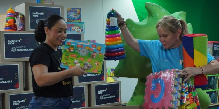Barranquilla fortalece la atención integral a la primera infancia con entrega de kits de los proyectos Bilingüe Kids e Inclúyete + Kids