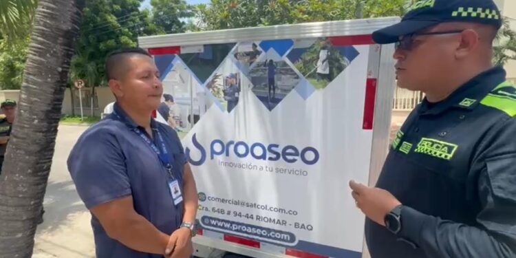 Alcaldía de Barranquilla y Policía Mebar sanciona a empresa por arrojar residuos en zona verde