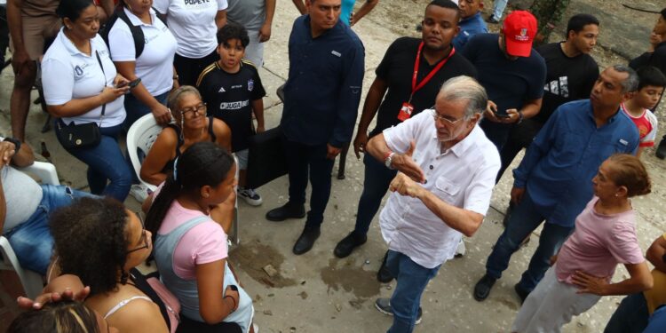 Gobernador Eduardo Verano lidera atención a emergencia por vendaval en Soledad