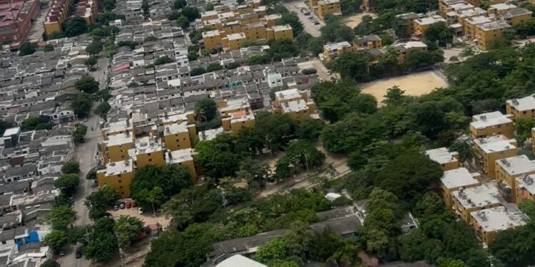 Con apoyo de helicóptero de la Fuerza Aeroespacial Colombiana se refuerzan campañas de prevención del delito en Barranquilla