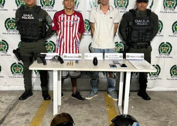 POLICÍA NACIONAL CAPTURA A DOS SUJETOS Y APREHENDE A UN MENOR POR EXTORSIÓN Y PORTE DE ARMAS EN BARRANQUILLA