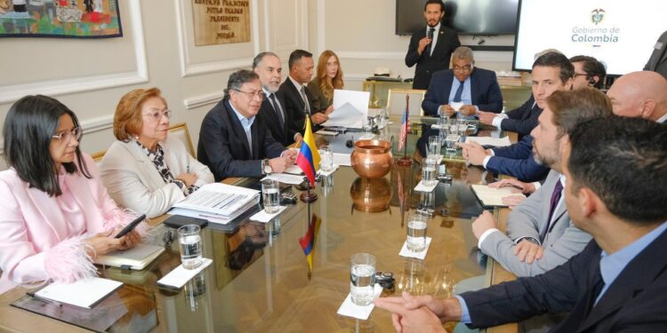 Gobierno destaca encuentro con senadores estadounidenses