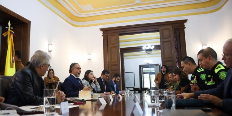 Gobierno revela que no existen suficientes vehículos de protección para cubrir la contienda electoral para el 2026