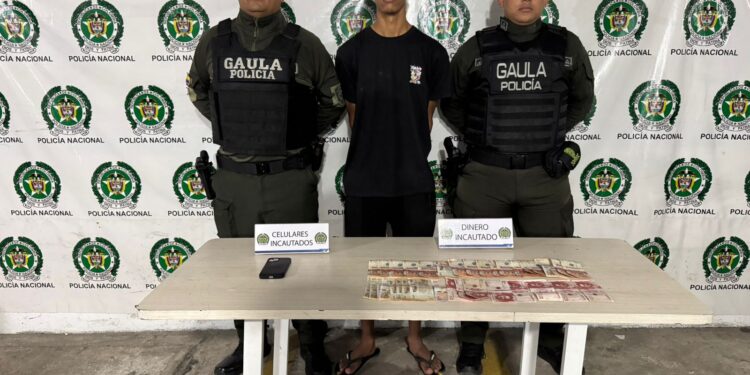 POLICÍA CAPTURA EN FLAGRANCIA A EXTORSIONISTA EN MALAMBO