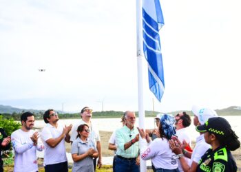 Atlántico entra a la élite mundial de playas: Salinas del Rey iza la primera Bandera Azul del departamento